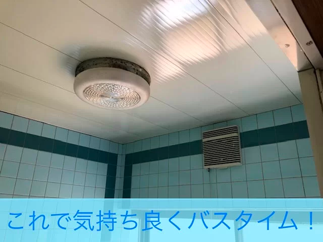 水回り清掃の作業風景